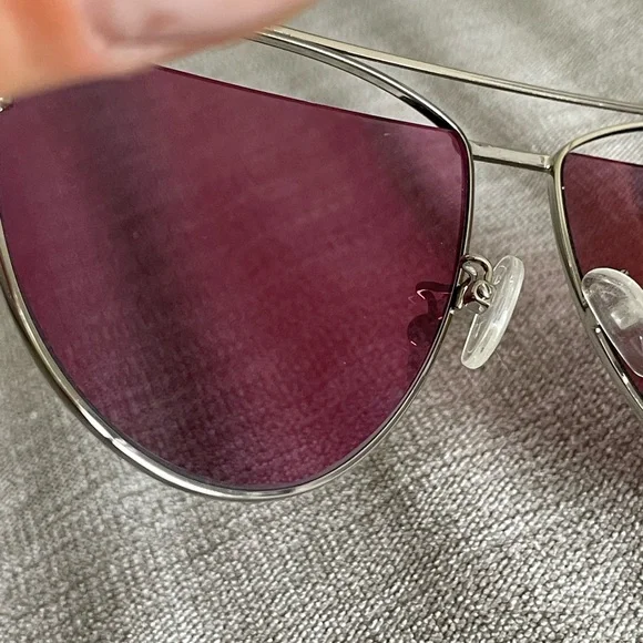 MCQ ALEXANDER MCQUEEN like new sunnies - Picture 8 of 11